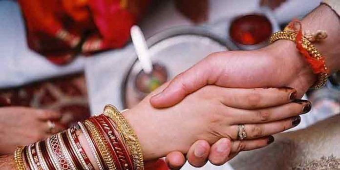 മിശ്രവിവാഹിതര്ക്ക് സഹായവുമായി കേരള സര്ക്കാര് മിശ്രവിവാഹിതര്ക്ക് സഹായവുമായി കേരള സര്ക്കാര്