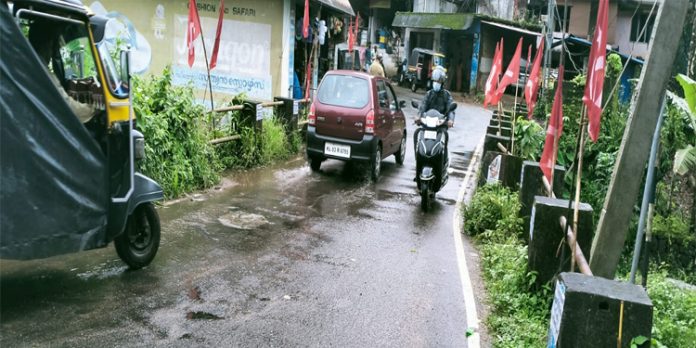 ചിറ്റാർ സീതത്തോട് ജംഗ്ഷനിലെ പാലം പുതുക്കിപണിയണമെന്ന ആവശ്യം ശക്തമാകുന്നു ചിറ്റാർ സീതത്തോട് ജംഗ്ഷനിലെ പാലം പുതുക്കിപണിയണമെന്ന ആവശ്യം ശക്തമാകുന്നു