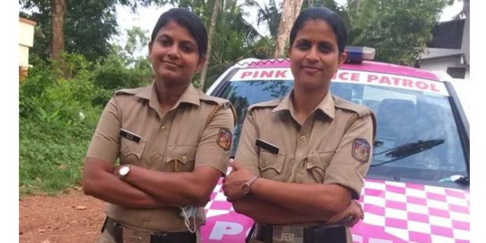തിരുവനന്തപുരത്ത് നിന്നും വീടുവിട്ടിറങ്ങിയ യുവതിയേയും മക്കളേയും പിങ്ക് പോലീസ് ചെങ്ങന്നൂരിൽ കണ്ടെത്തി തിരുവനന്തപുരത്ത് നിന്നും വീടുവിട്ടിറങ്ങിയ യുവതിയേയും മക്കളേയും പിങ്ക് പോലീസ് ചെങ്ങന്നൂരിൽ കണ്ടെത്തി