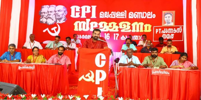 ഭരണഘടനയോട് സി.പി.ഐ 100 ശതമാനം കൂറും ആദരവും പുലർത്തിവരുന്നു എന്ന് എ.പി ജയൻ ഭരണഘടനയോട് സി.പി.ഐ 100 ശതമാനം കൂറും ആദരവും പുലർത്തിവരുന്നു എന്ന് എ.പി ജയൻ