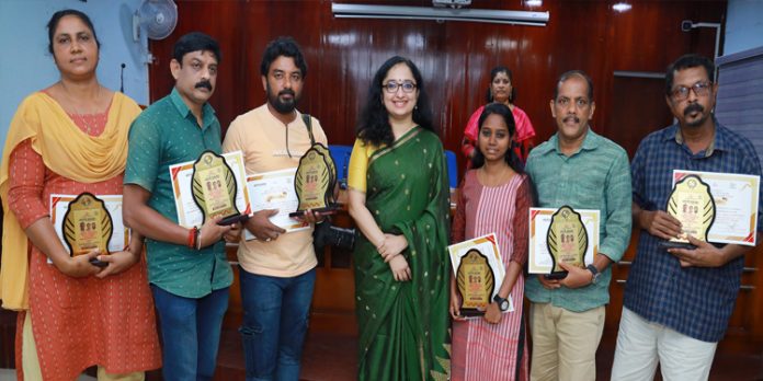 എന്റെ കേരളം മേള, വായനപക്ഷാചരണം : പുരസ്കാരങ്ങള് ജില്ലാ കളക്ടര് വിതരണം ചെയ്തു എന്റെ കേരളം മേള, വായനപക്ഷാചരണം : പുരസ്കാരങ്ങള് ജില്ലാ കളക്ടര് വിതരണം ചെയ്തു