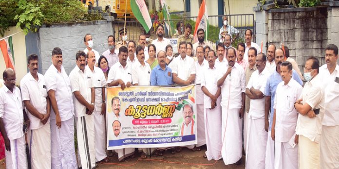 ജനങ്ങളുടെ മേൽ അമിതഭാരം അടിച്ചേൽപ്പിച്ച് കേന്ദ്ര സർക്കാരിനോട് പിണറായി സർക്കാർ മൽസരിക്കുന്നു ; സതീഷ് കൊച്ചു പറമ്പിൽ ജനങ്ങളുടെ മേൽ അമിതഭാരം അടിച്ചേൽപ്പിച്ച് കേന്ദ്ര സർക്കാരിനോട് പിണറായി സർക്കാർ മൽസരിക്കുന്നു ; സതീഷ് കൊച്ചു പറമ്പിൽ