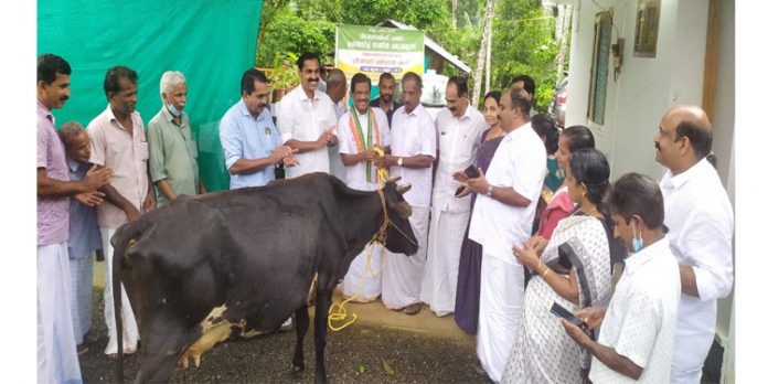 പാൽ സബ്സിഡി വെട്ടിക്കുറച്ച നടപടി പുന പരിശോധിക്കണം : തോമസ് ചാഴികാടൻ എം.പി പാൽ സബ്സിഡി വെട്ടിക്കുറച്ച നടപടി പുന പരിശോധിക്കണം : തോമസ് ചാഴികാടൻ എം.പി