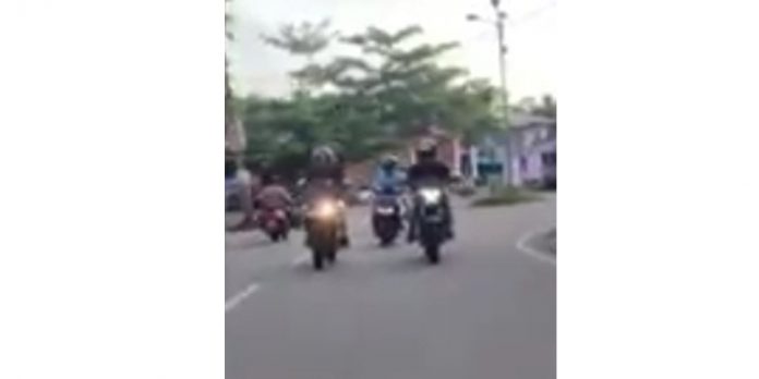 പുനലൂർ മൂവാറ്റുപുഴ പാതയിൽ അപകടം വിതച്ച് ബൈക്ക് അഭ്യാസ പ്രകടനം പുനലൂർ മൂവാറ്റുപുഴ പാതയിൽ അപകടം വിതച്ച് ബൈക്ക് അഭ്യാസ പ്രകടനം