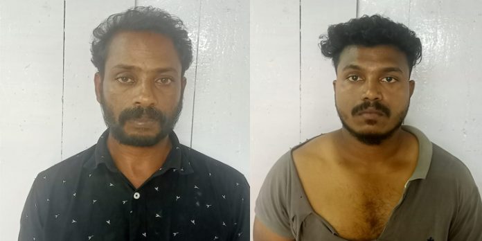 അമിതവേഗത്തിൽ പാഞ്ഞ പെട്ടി ഓട്ടോയെ പോലീസ് ജീപ്പ് കുറുകെയിട്ടു തടഞ്ഞു : മോഷ്ടാക്കൾ കുടുങ്ങി അമിതവേഗത്തിൽ പാഞ്ഞ പെട്ടി ഓട്ടോയെ പോലീസ് ജീപ്പ് കുറുകെയിട്ടു തടഞ്ഞു : മോഷ്ടാക്കൾ കുടുങ്ങി