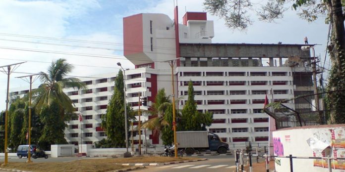 എകെജി സെന്റർ ആക്രമണം : അരിച്ചുപെറുക്കിയിട്ടും ഒരു തുമ്പും കിട്ടാതെ അന്വേഷണസംഘം എകെജി സെന്റർ ആക്രമണം : അരിച്ചുപെറുക്കിയിട്ടും ഒരു തുമ്പും കിട്ടാതെ അന്വേഷണസംഘം
