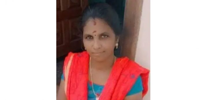 പാചകത്തിനായി വിറക് എടുക്കുന്നതിനിടെ പാമ്പുകടിയേറ്റ് വീട്ടമ്മ മരിച്ചു പാചകത്തിനായി വിറക് എടുക്കുന്നതിനിടെ പാമ്പുകടിയേറ്റ് വീട്ടമ്മ മരിച്ചു