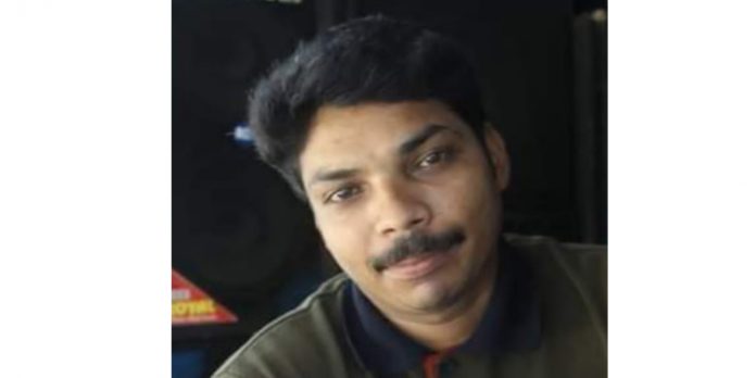 വടശ്ശേരിക്കര കുമ്പളാംപൊയ്കയിൽ മൈക്ക് ഓപ്പറേറ്ററെ മരിച്ച നിലയിൽ കണ്ടെത്തി വടശ്ശേരിക്കര കുമ്പളാംപൊയ്കയിൽ മൈക്ക് ഓപ്പറേറ്ററെ മരിച്ച നിലയിൽ കണ്ടെത്തി
