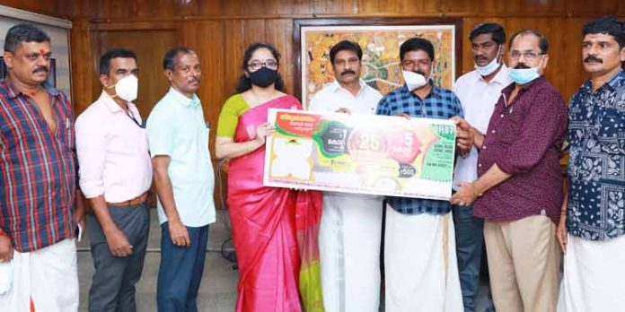 തിരുവോണം ബംമ്പര് പ്രകാശനം നടത്തി തിരുവോണം ബംമ്പര് പ്രകാശനം നടത്തി