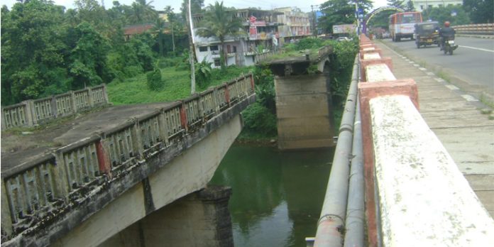 റാന്നി പാലം തകര്ന്നിട്ട് നാളെ ഇരുപത്തിയാറു വര്ഷം തികയുന്നു റാന്നി പാലം തകര്ന്നിട്ട് നാളെ ഇരുപത്തിയാറു വര്ഷം തികയുന്നു