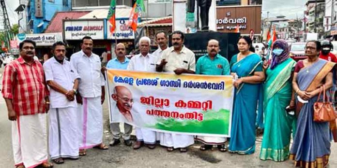 സജി ചെറിയാൻ മന്ത്രിസ്ഥാനം മാത്രമല്ല എംഎൽഎ സ്ഥാനവും രാജിവെച്ച് മാപ്പുപറയണം ; ഗാന്ധി ദർശൻവേദി പത്തനംതിട്ട ജില്ലാ കമ്മറ്റി സജി ചെറിയാൻ മന്ത്രിസ്ഥാനം മാത്രമല്ല എംഎൽഎ സ്ഥാനവും രാജിവെച്ച് മാപ്പുപറയണം ; ഗാന്ധി ദർശൻവേദി പത്തനംതിട്ട ജില്ലാ കമ്മറ്റി