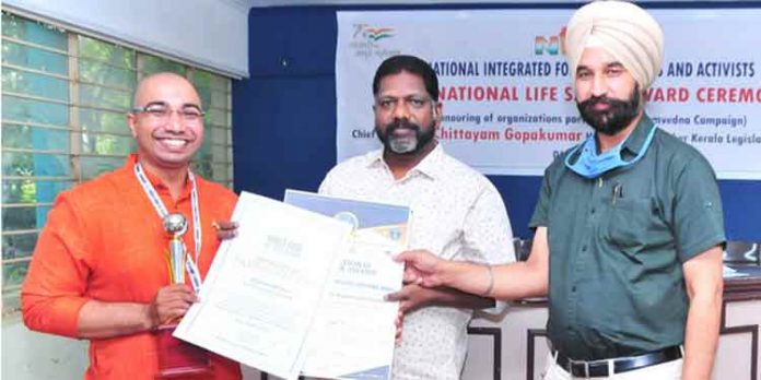 കൈപ്പട്ടൂർ സ്വദേശി ഷിജിൻ വര്ഗീസിന് വേൾഡ് ബുക്ക് ഓഫ് റെക്കോർഡ്സ് പുരസ്കാരം കൈപ്പട്ടൂർ സ്വദേശി ഷിജിൻ വര്ഗീസിന് വേൾഡ് ബുക്ക് ഓഫ് റെക്കോർഡ്സ് പുരസ്കാരം