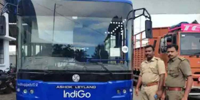ഇന്ഡിഗോയുടെ ഒരു ബസ് കൂടി മോട്ടോര് വാഹന വകുപ്പ് പിടിച്ചു ഇന്ഡിഗോയുടെ ഒരു ബസ് കൂടി മോട്ടോര് വാഹന വകുപ്പ് പിടിച്ചു