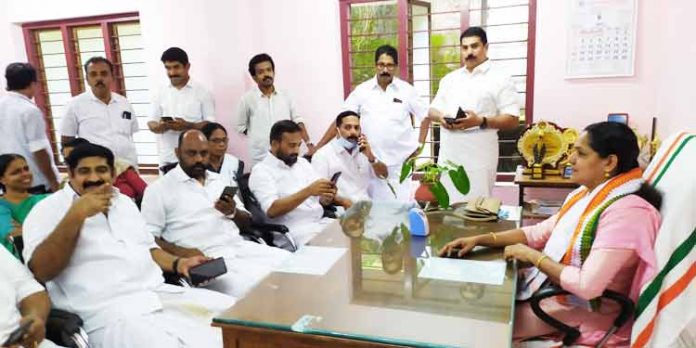 ചിന്തൻ ശിബിരം രാമപുരത്ത് ; ‘യു.ഡി.എഫ് അസംതൃപ്തരെ പിടികൂടി എൽ.ഡി.എഫ് ‘ യു.ഡി.എഫിന് ഭരണം നഷ്ടമായി ചിന്തൻ ശിബിരം രാമപുരത്ത് ; ‘യു.ഡി.എഫ് അസംതൃപ്തരെ പിടികൂടി എൽ.ഡി.എഫ് ‘ യു.ഡി.എഫിന് ഭരണം നഷ്ടമായി