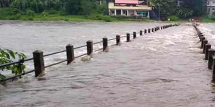 കുരുമ്പന് മൂഴി നിവാസികള്ക്ക് സഹായം എത്തിക്കാന് അഡ്വ.പ്രമോദ് നാരായണ് എംഎല്എയുടെ ഇടപെടല് കുരുമ്പന് മൂഴി നിവാസികള്ക്ക് സഹായം എത്തിക്കാന് അഡ്വ.പ്രമോദ് നാരായണ് എംഎല്എയുടെ ഇടപെടല്
