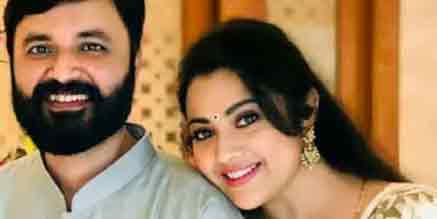 ഭര്ത്താവിനെക്കുറിച്ചുള്ള നടി മീനയുടെ കുറിപ്പ് വൈറല് ആകുന്നു ഭര്ത്താവിനെക്കുറിച്ചുള്ള നടി മീനയുടെ കുറിപ്പ് വൈറല് ആകുന്നു
