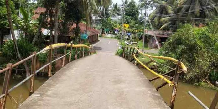 തോട്ടടി പാലം അപകടാവസ്ഥയില് ; മനുഷ്യാവകാശ കമ്മീഷന്റെ ഉത്തരവ് അവഗണിച്ചുകൊണ്ട് പൊതുമരാമത്ത് വകുപ്പ് തോട്ടടി പാലം അപകടാവസ്ഥയില് ; മനുഷ്യാവകാശ കമ്മീഷന്റെ ഉത്തരവ് അവഗണിച്ചുകൊണ്ട് പൊതുമരാമത്ത് വകുപ്പ്