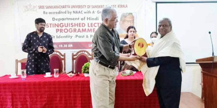 ജാതി-മത വേർതിരിവുകൾ ഇല്ലാത്ത സമൂഹ നിർമ്മിതിയ്ക്ക് വേണ്ടി പരിശ്രമിക്കണം : ഡോ.ശരണ്കുമാര് ലിംബാളെ ജാതി-മത വേർതിരിവുകൾ ഇല്ലാത്ത സമൂഹ നിർമ്മിതിയ്ക്ക് വേണ്ടി പരിശ്രമിക്കണം : ഡോ.ശരണ്കുമാര് ലിംബാളെ