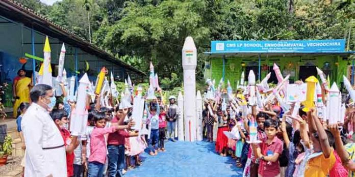വെച്ചൂച്ചിറ സി എം എസ് എൽ പിസ്കൂള് ചാന്ദ്ര ദിനാഘോഷം നടത്തി വെച്ചൂച്ചിറ സി എം എസ് എൽ പിസ്കൂള് ചാന്ദ്ര ദിനാഘോഷം നടത്തി