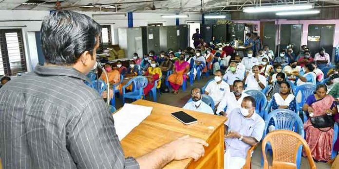 വള്ളിക്കോട് പഞ്ചായത്തിലെ സര്വേ നടപടികള് ഡിസംബറോടെ പൂര്ത്തിയാക്കും : അഡ്വ.കെ.യു. ജനീഷ്കുമാര് എംഎല്എ വള്ളിക്കോട് പഞ്ചായത്തിലെ സര്വേ നടപടികള് ഡിസംബറോടെ പൂര്ത്തിയാക്കും : അഡ്വ.കെ.യു. ജനീഷ്കുമാര് എംഎല്എ