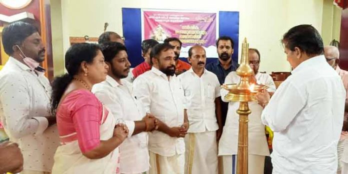 ആത്മീയതയ്ക്ക് മുന്തൂക്കം നല്കിയുള്ള സംഘടനാശൈലി ചെങ്ങന്നൂര് എസ്.എന്.ഡി.പി.യൂണിയന്റെ മാതൃക ആത്മീയതയ്ക്ക് മുന്തൂക്കം നല്കിയുള്ള സംഘടനാശൈലി ചെങ്ങന്നൂര് എസ്.എന്.ഡി.പി.യൂണിയന്റെ മാതൃക