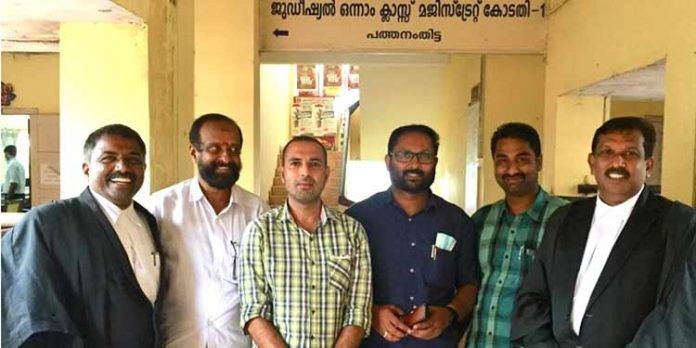 വിവാദമായ പാഠപുസ്തക പരിഷ്കരണ സമരം ; പ്രതികളായ കോൺഗ്രസ് നേതാക്കളെ കോടതി വെറുതെ വിട്ടു വിവാദമായ പാഠപുസ്തക പരിഷ്കരണ സമരം ; പ്രതികളായ കോൺഗ്രസ് നേതാക്കളെ കോടതി വെറുതെ വിട്ടു