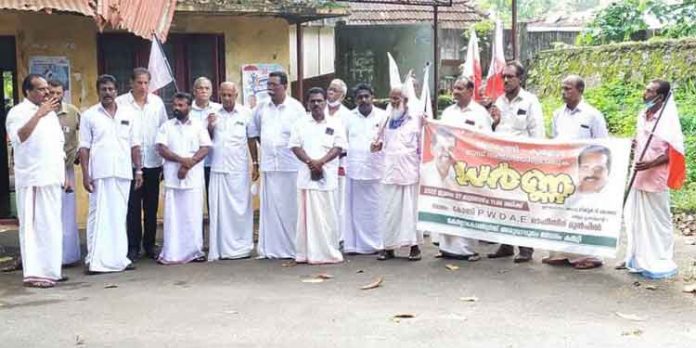 അനകുത്തി – കുമ്മണ്ണൂർ റോഡ് അടിയന്തിരമായി സഞ്ചാരയോഗ്യമാക്കണം : വിക്ടർ ടി തോമസ് അനകുത്തി – കുമ്മണ്ണൂർ റോഡ് അടിയന്തിരമായി സഞ്ചാരയോഗ്യമാക്കണം : വിക്ടർ ടി തോമസ്