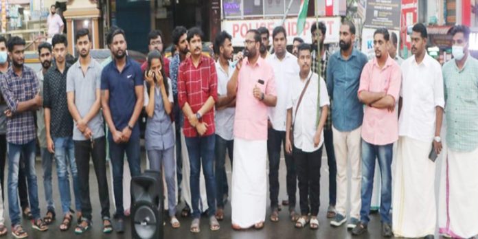 യൂത്ത് കോൺഗ്രസ് ആറന്മുള നിയോജകമണ്ഡലം പ്രതിഷേധ സമരം സംഘടിപ്പിച്ചു യൂത്ത് കോൺഗ്രസ് ആറന്മുള നിയോജകമണ്ഡലം പ്രതിഷേധ സമരം സംഘടിപ്പിച്ചു