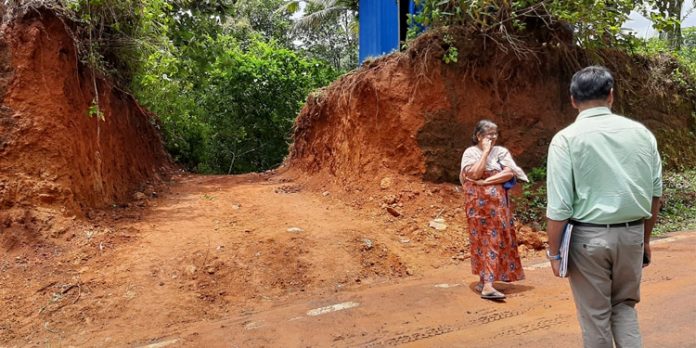 സർക്കാർ ബ്ലഡ് ബാഗ് നിർമാണ യൂണിറ്റ് കമ്പനി ആരംഭിക്കുന്നതിന് കൈമാറിയ ഭൂമിയിൽ സ്വകാര്യ വ്യക്തികൾ കയ്യേറി റോഡ് വെട്ടി സർക്കാർ ബ്ലഡ് ബാഗ് നിർമാണ യൂണിറ്റ് കമ്പനി ആരംഭിക്കുന്നതിന് കൈമാറിയ ഭൂമിയിൽ സ്വകാര്യ വ്യക്തികൾ കയ്യേറി റോഡ് വെട്ടി