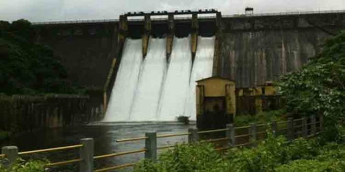 കാലവര്ഷം കനത്തതോടെ സംസ്ഥാനത്തെ അഞ്ച് അണക്കെട്ടുകള് റെഡ് അലര്ട്ട് പട്ടികയില് ഉള്പ്പെടുത്തി കാലവര്ഷം കനത്തതോടെ സംസ്ഥാനത്തെ അഞ്ച് അണക്കെട്ടുകള് റെഡ് അലര്ട്ട് പട്ടികയില് ഉള്പ്പെടുത്തി