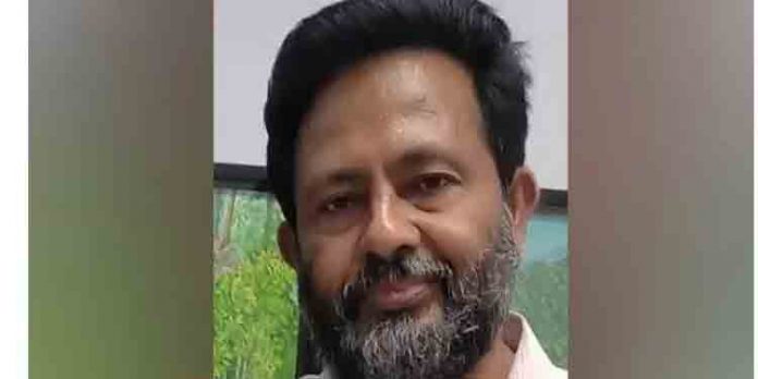 വില്ലേജ് ഓഫീസറെ തൂങ്ങി മരിച്ച നിലയില് കണ്ടെത്തി വില്ലേജ് ഓഫീസറെ തൂങ്ങി മരിച്ച നിലയില് കണ്ടെത്തി