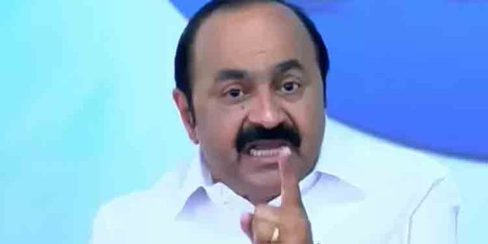 റോഡുകളൊന്നും നന്നാക്കാതെ ഇനി ടോള് പിരിക്കാന് പാടില്ല : വി.ഡി. സതീശന് റോഡുകളൊന്നും നന്നാക്കാതെ ഇനി ടോള് പിരിക്കാന് പാടില്ല : വി.ഡി. സതീശന്