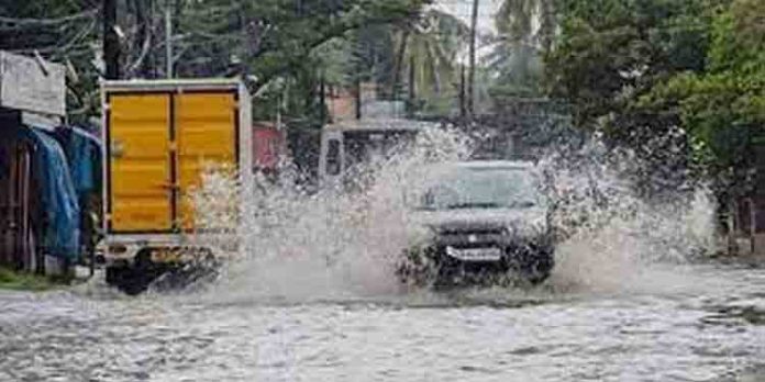 പമ്പ, കക്കി, ഞുണങ്ങാര് കലിതുള്ളി നാലാം ദിനവും മലയോരജില്ല വെള്ളത്തില് പമ്പ, കക്കി, ഞുണങ്ങാര് കലിതുള്ളി നാലാം ദിനവും മലയോരജില്ല വെള്ളത്തില്