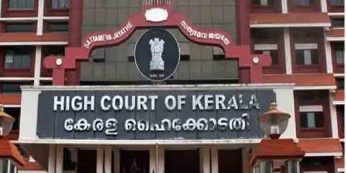 ദേശീയപാതയിലെ കുഴിയില് വീണ് ബൈക്ക് യാത്രികൻ മരിച്ച സംഭവം ; ഇടപെട്ട് ഹൈക്കോടതി ദേശീയപാതയിലെ കുഴിയില് വീണ് ബൈക്ക് യാത്രികൻ മരിച്ച സംഭവം ; ഇടപെട്ട് ഹൈക്കോടതി