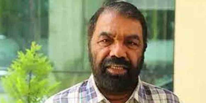 പ്ലസ് വണ് പ്രവേശനവുമായി ബന്ധപ്പെട്ട് കമ്മ്യൂണിറ്റി സര്ട്ടിഫിക്കറ്റിന് പകരം എസ്എസ്എല്സി ബുക്ക് ഹാജരാക്കിയാല് മതി: മന്ത്രി വി ശിവന്കുട്ടി പ്ലസ് വണ് പ്രവേശനവുമായി ബന്ധപ്പെട്ട് കമ്മ്യൂണിറ്റി സര്ട്ടിഫിക്കറ്റിന് പകരം എസ്എസ്എല്സി ബുക്ക് ഹാജരാക്കിയാല് മതി: മന്ത്രി വി ശിവന്കുട്ടി