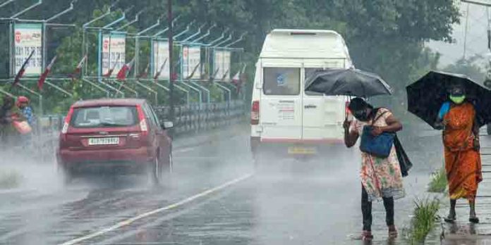 വിവിധ ജില്ലകളില് കേന്ദ്ര കാലാവസ്ഥ വകുപ്പ് വരുന്ന അഞ്ചു ദിവസത്തേക്ക് മഞ്ഞ അലേര്ട്ട് പ്രഖ്യാപിച്ചു വിവിധ ജില്ലകളില് കേന്ദ്ര കാലാവസ്ഥ വകുപ്പ് വരുന്ന അഞ്ചു ദിവസത്തേക്ക് മഞ്ഞ അലേര്ട്ട് പ്രഖ്യാപിച്ചു