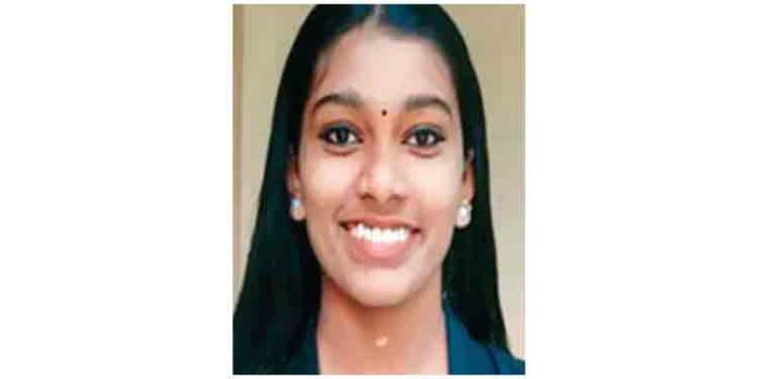 കുളത്തില് വീണ സഹോദരിയെ രക്ഷിക്കാന് ശ്രമിക്കുന്നതിനിടെ ചേച്ചി മുങ്ങി മരിച്ചു കുളത്തില് വീണ സഹോദരിയെ രക്ഷിക്കാന് ശ്രമിക്കുന്നതിനിടെ ചേച്ചി മുങ്ങി മരിച്ചു