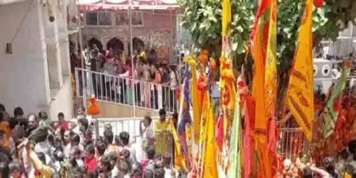 രാജസ്ഥാന് സിക്കാറില് തിക്കിലും തിരക്കിലും പെട്ട് മൂന്ന് മരണം രാജസ്ഥാന് സിക്കാറില് തിക്കിലും തിരക്കിലും പെട്ട് മൂന്ന് മരണം