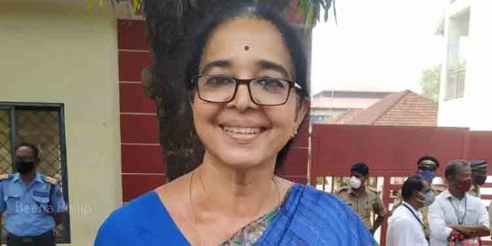 മേയറെ തള്ളി സിപിഎം ; സംഘപരിവാര് വേദിയില് പങ്കെടുത്തത് ശരിയായില്ല മേയറെ തള്ളി സിപിഎം ; സംഘപരിവാര് വേദിയില് പങ്കെടുത്തത് ശരിയായില്ല