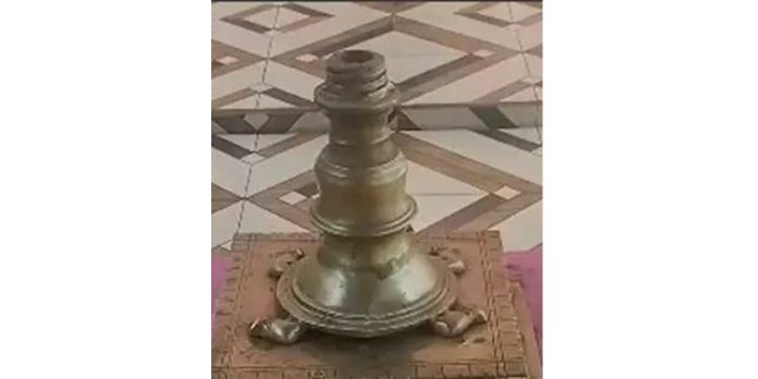 ക്ഷേത്രത്തിലെ ആമവിളക്ക് മോഷ്ടിച്ച് ഓട്ടോറിക്ഷയിൽ കടത്തി ; അവസാന പ്രതിയും പിടിയിൽ ക്ഷേത്രത്തിലെ ആമവിളക്ക് മോഷ്ടിച്ച് ഓട്ടോറിക്ഷയിൽ കടത്തി ; അവസാന പ്രതിയും പിടിയിൽ
