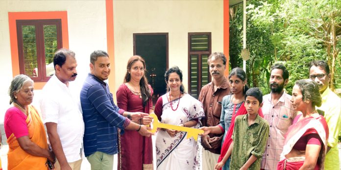 ഡോ.എം. എസ് സുനിലിന്റെ 251 -മത്തെ സ്നേഹ ഭവനം സുധക്കും കുടുംബത്തിനും ഡോ.എം. എസ് സുനിലിന്റെ 251 -മത്തെ സ്നേഹ ഭവനം സുധക്കും കുടുംബത്തിനും