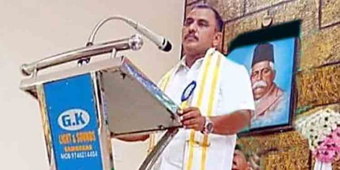 ആര്എസ്എസ് അനുകൂല ജാതി സംഘടനയുടെ പരിപാടിയില് എംഎല്എ എ കെ എം അഷറഫ് പങ്കെടുത്തതില് വിവാദം ആര്എസ്എസ് അനുകൂല ജാതി സംഘടനയുടെ പരിപാടിയില് എംഎല്എ എ കെ എം അഷറഫ് പങ്കെടുത്തതില് വിവാദം
