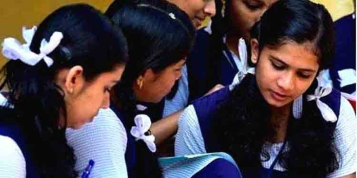 പ്ലസ് വണ് പ്രവേശനത്തിനുള്ള ഫസ്റ്റ് അലോട്ട്മെന്റ് ഇന്ന് വൈകീട്ട് അഞ്ചിന് അവസാനിക്കും പ്ലസ് വണ് പ്രവേശനത്തിനുള്ള ഫസ്റ്റ് അലോട്ട്മെന്റ് ഇന്ന് വൈകീട്ട് അഞ്ചിന് അവസാനിക്കും