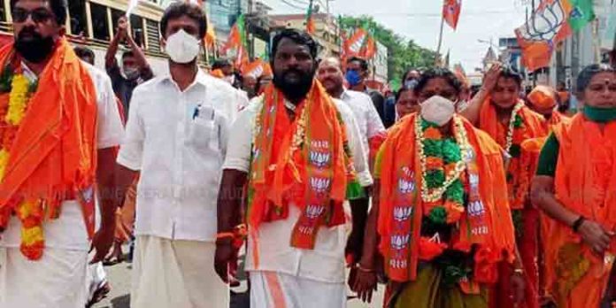 സുശീലാ സന്തോഷ് ചേയര്പേഴ്സണായി ഒന്നര വര്ഷം പിന്നിട്ടപ്പോള് ബി.ജെ.പിയിലെ പാളയത്തില് പടയും പൊട്ടിത്തെറി സുശീലാ സന്തോഷ് ചേയര്പേഴ്സണായി ഒന്നര വര്ഷം പിന്നിട്ടപ്പോള് ബി.ജെ.പിയിലെ പാളയത്തില് പടയും പൊട്ടിത്തെറി