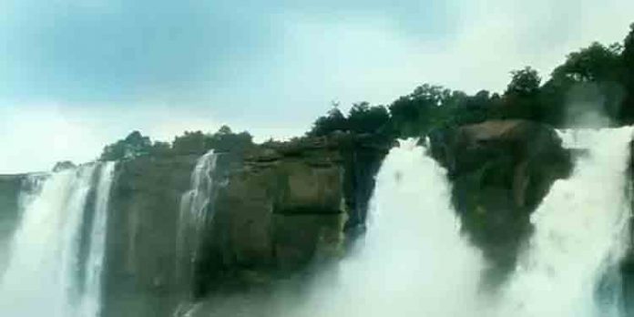 അതിരപ്പിള്ളി, വാഴച്ചാല് വിനോദസഞ്ചാര കേന്ദ്രം അടച്ചു അതിരപ്പിള്ളി, വാഴച്ചാല് വിനോദസഞ്ചാര കേന്ദ്രം അടച്ചു