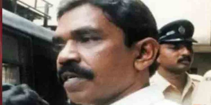 കല്ലുവാതുക്കല് മദ്യദുരന്ത കേസ് : പ്രതിയുടെ ഭാര്യ നല്കിയ ഹര്ജിയില് സംസ്ഥാന സര്ക്കാരിന് നോട്ടീസ് കല്ലുവാതുക്കല് മദ്യദുരന്ത കേസ് : പ്രതിയുടെ ഭാര്യ നല്കിയ ഹര്ജിയില് സംസ്ഥാന സര്ക്കാരിന് നോട്ടീസ്