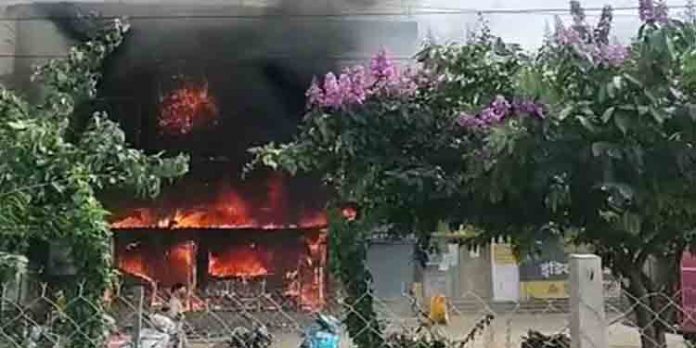 മധ്യപ്രദേശിലെ സ്വകാര്യ ആശുപത്രിയില് തീപിടിത്തo ; 10 പേര് മരിച്ചു – നിരവധി പേര്ക്ക് പരിക്ക് മധ്യപ്രദേശിലെ സ്വകാര്യ ആശുപത്രിയില് തീപിടിത്തo ; 10 പേര് മരിച്ചു – നിരവധി പേര്ക്ക് പരിക്ക്