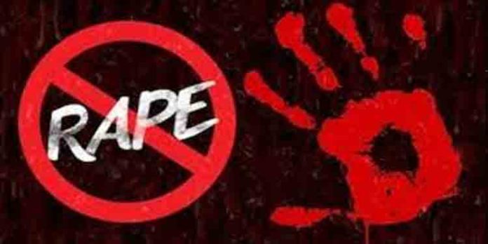 ഒമ്പത് വയസുകാരിയെ അച്ഛന് ബലാത്സംഗം ചെയ്തതായി പരാതി ഒമ്പത് വയസുകാരിയെ അച്ഛന് ബലാത്സംഗം ചെയ്തതായി പരാതി