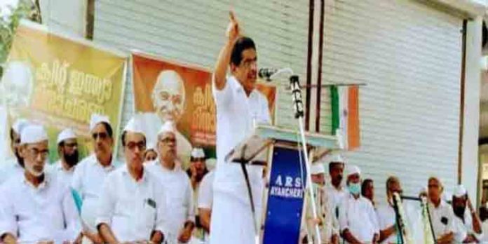 ഇന്ത്യന് ദേശീയപതാകയെ കളങ്കപ്പെടുത്താനുള്ള സംഘപരിവാര് ശ്രമം പരാജയപ്പെടുത്തണം : മുല്ലപ്പള്ളി രാമചന്ദ്രന് ഇന്ത്യന് ദേശീയപതാകയെ കളങ്കപ്പെടുത്താനുള്ള സംഘപരിവാര് ശ്രമം പരാജയപ്പെടുത്തണം : മുല്ലപ്പള്ളി രാമചന്ദ്രന്