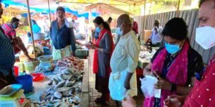 ഓപ്പറേഷന് മത്സ്യയുടെ ഭാഗമായി ചെങ്ങന്നൂര്, മാവേലിക്കര മണ്ഡലങ്ങളിലെ വിവിധ മത്സ്യമാര്ക്കറ്റുകളില് പരിശോധന കര്ശനമാക്കി ഓപ്പറേഷന് മത്സ്യയുടെ ഭാഗമായി ചെങ്ങന്നൂര്, മാവേലിക്കര മണ്ഡലങ്ങളിലെ വിവിധ മത്സ്യമാര്ക്കറ്റുകളില് പരിശോധന കര്ശനമാക്കി
